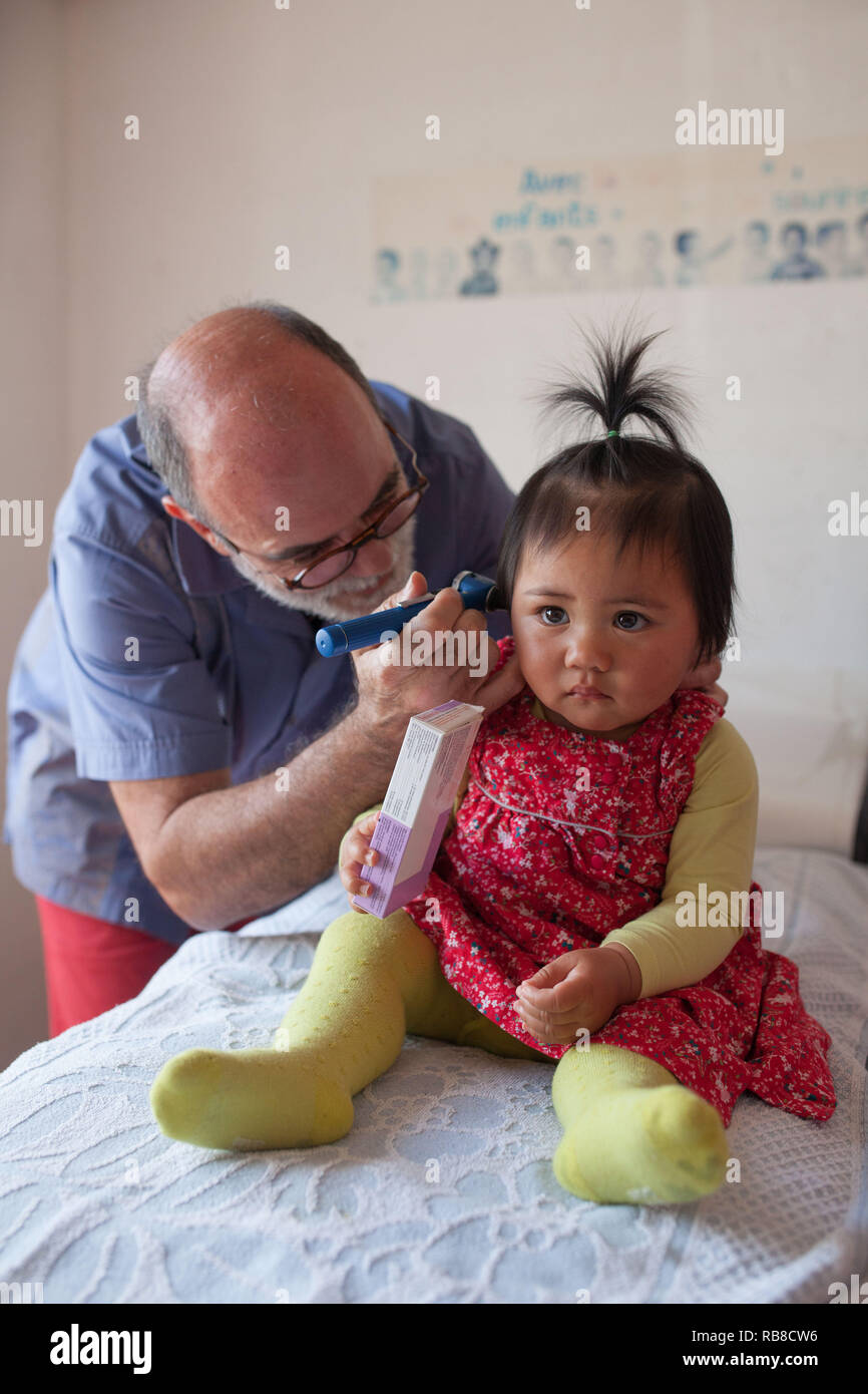Nose and throat examination otoscope pediatrics hires stock photography and images Alamy