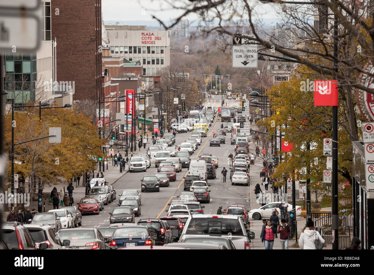 MONTREAL, CANADA - NOVEMBER 7, 2018: Typical Shopping street in Cote des  Neiges district, with small and medium businesses, cars passing by in a  traff Stock Photo - Alamy