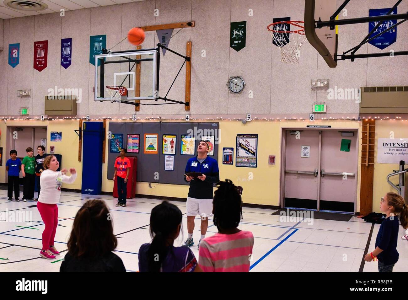 SILVERDALE, Wash. (Dec. 14, 2016) Seaman Dakota Harlow, assigned to