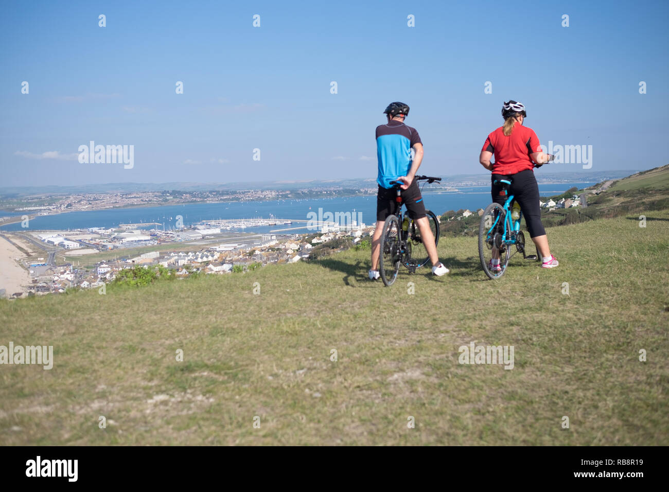 Two cyclists admiring the view from Portland heights Stock Photo