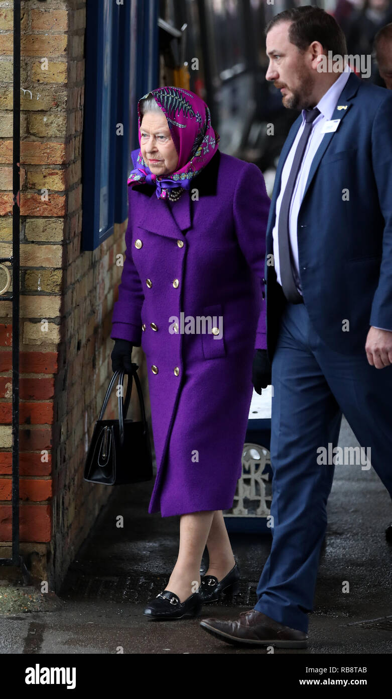 Britain's Queen Elizabeth II arrives at King's Lynn Railway station as she arrives in Norfolk for her Christmas break on the Sandringham Estate in Nor Stock Photo