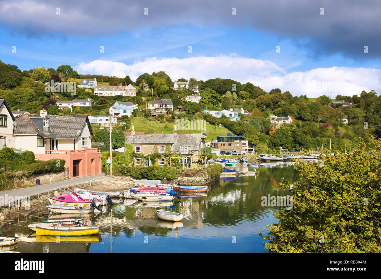 The pretty waterside village of Golant situated on the west bank of the River Fowey between Lostwithiel and Fowey, Cornwall, England, UK Stock Photo