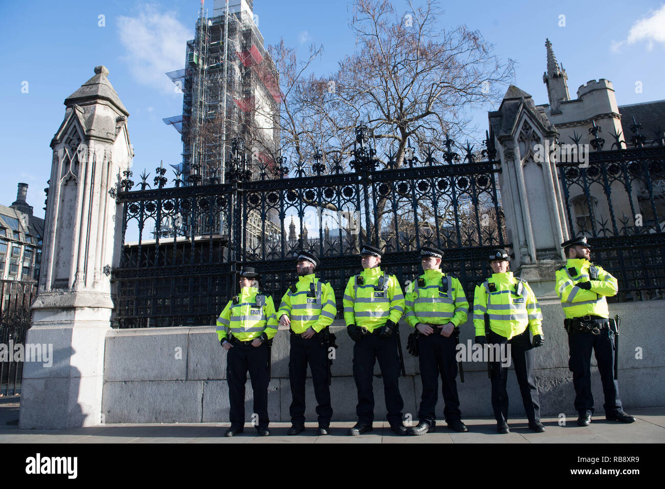 Metropolitan police officers stand outside parliament hi-res stock ...
