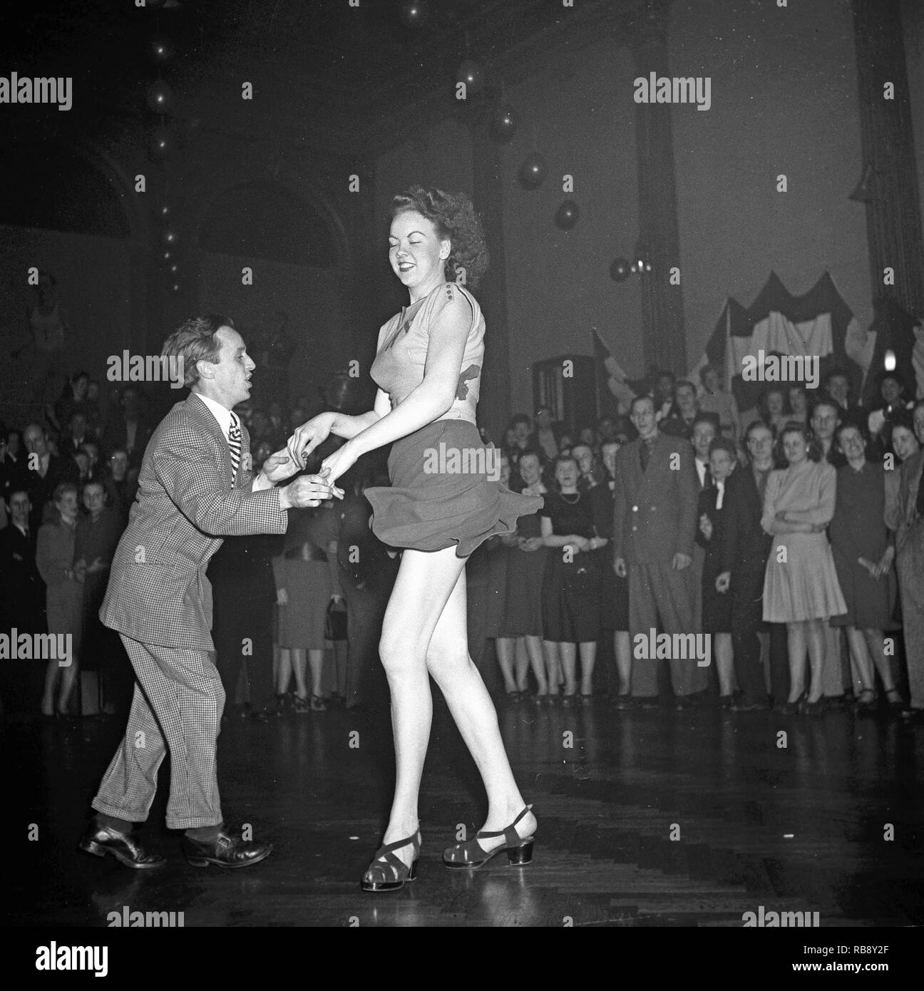 Jitterbug dance. A dance popularized in the United states and spread by American soldiers and sailors around the world during the Second world war. Pictured here a young couple when dancing the Jitterbug dance 1948 during a competition dance event. Photo: Kristoffersson ref AH22-3 Stock Photo