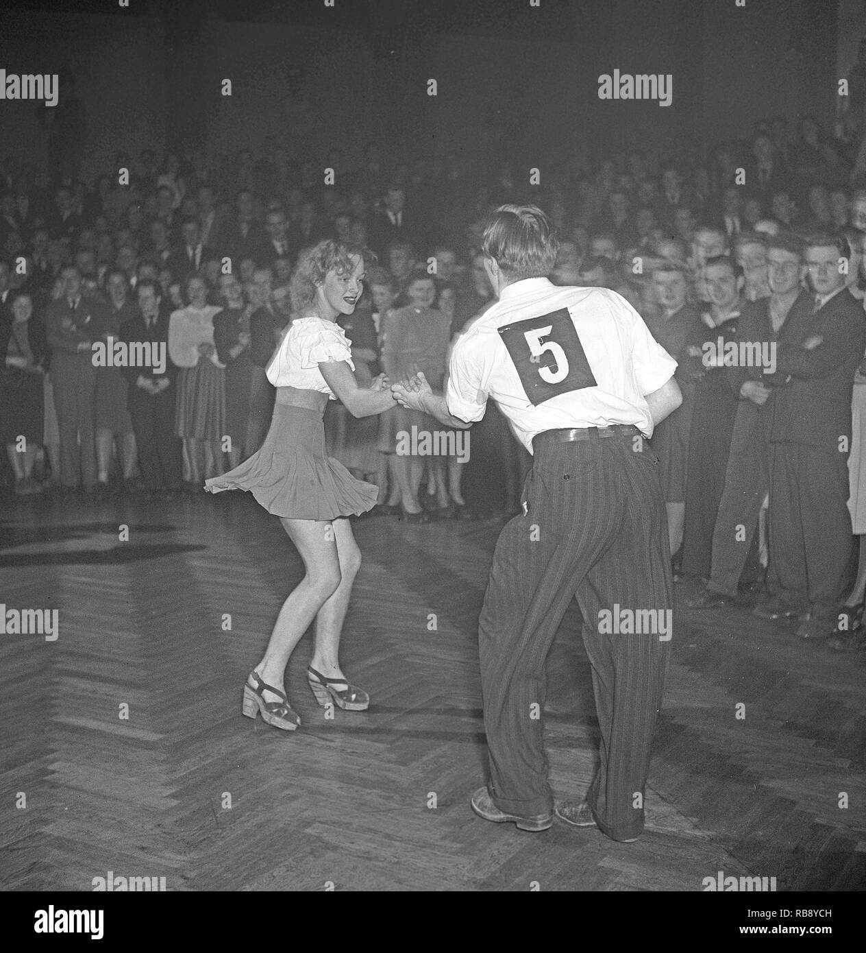 Jitterbug dance. A dance popularized in the United states and spread by American soldiers and sailors around the world during the Second world war. Pictured here Willy Schutze and Lizzi Larsen when dancing the Jitterbug dance 1948 during a competition dance event. Photo: Kristoffersson ref AM58-5 Stock Photo
