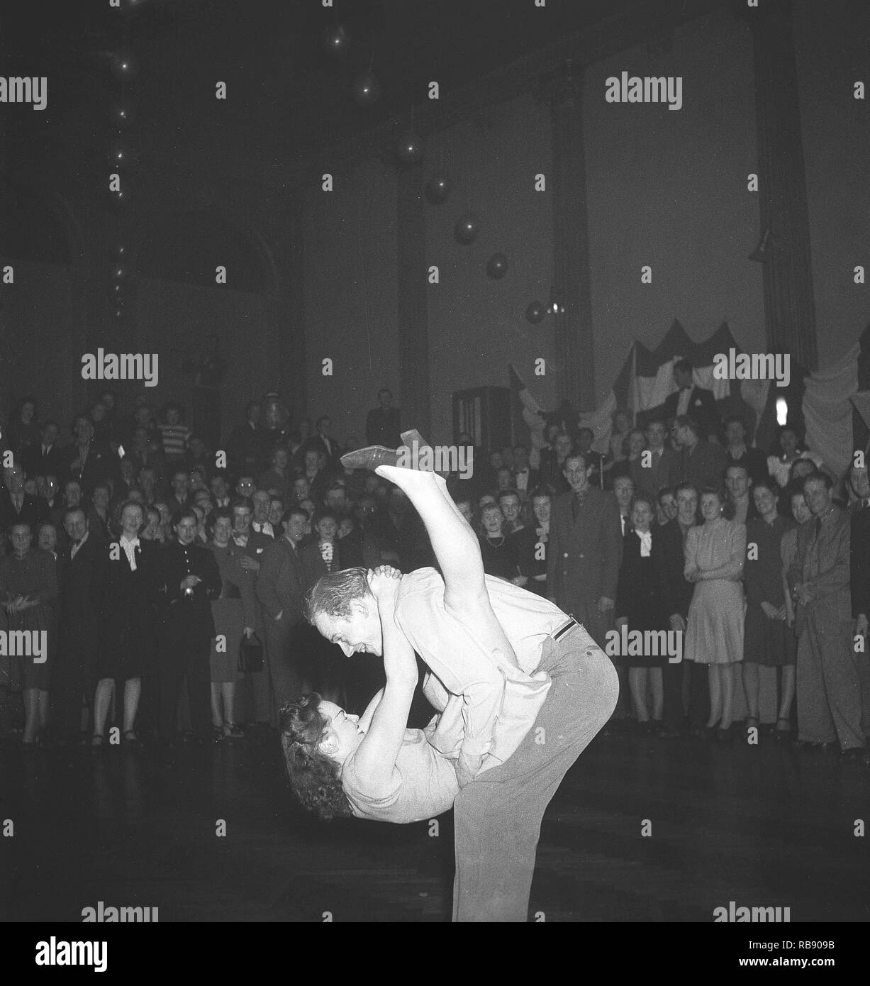 Jitterbug dance. A dance popularized in the United states and spread by American soldiers and sailors around the world during the Second world war. Pictured here a young couple when dancing the Jitterbug dance 1948 during a competition dance event. Photo: Kristoffersson ref AH21-2 Stock Photo
