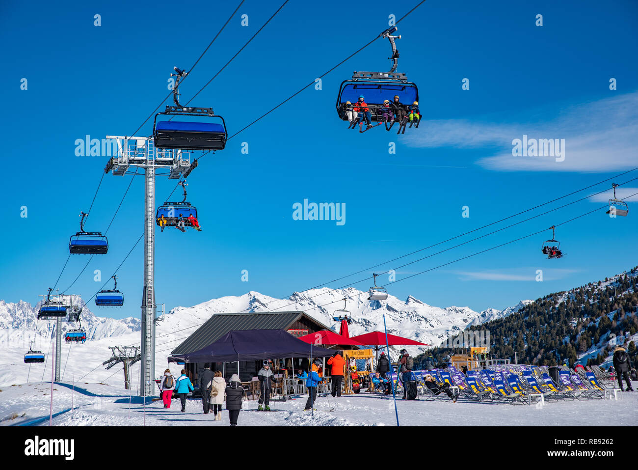 Ski lifts for ski and snowboard players for winter holiday in Alps area, Les Arcs 2000, Savoie, France, Europe Stock Photo