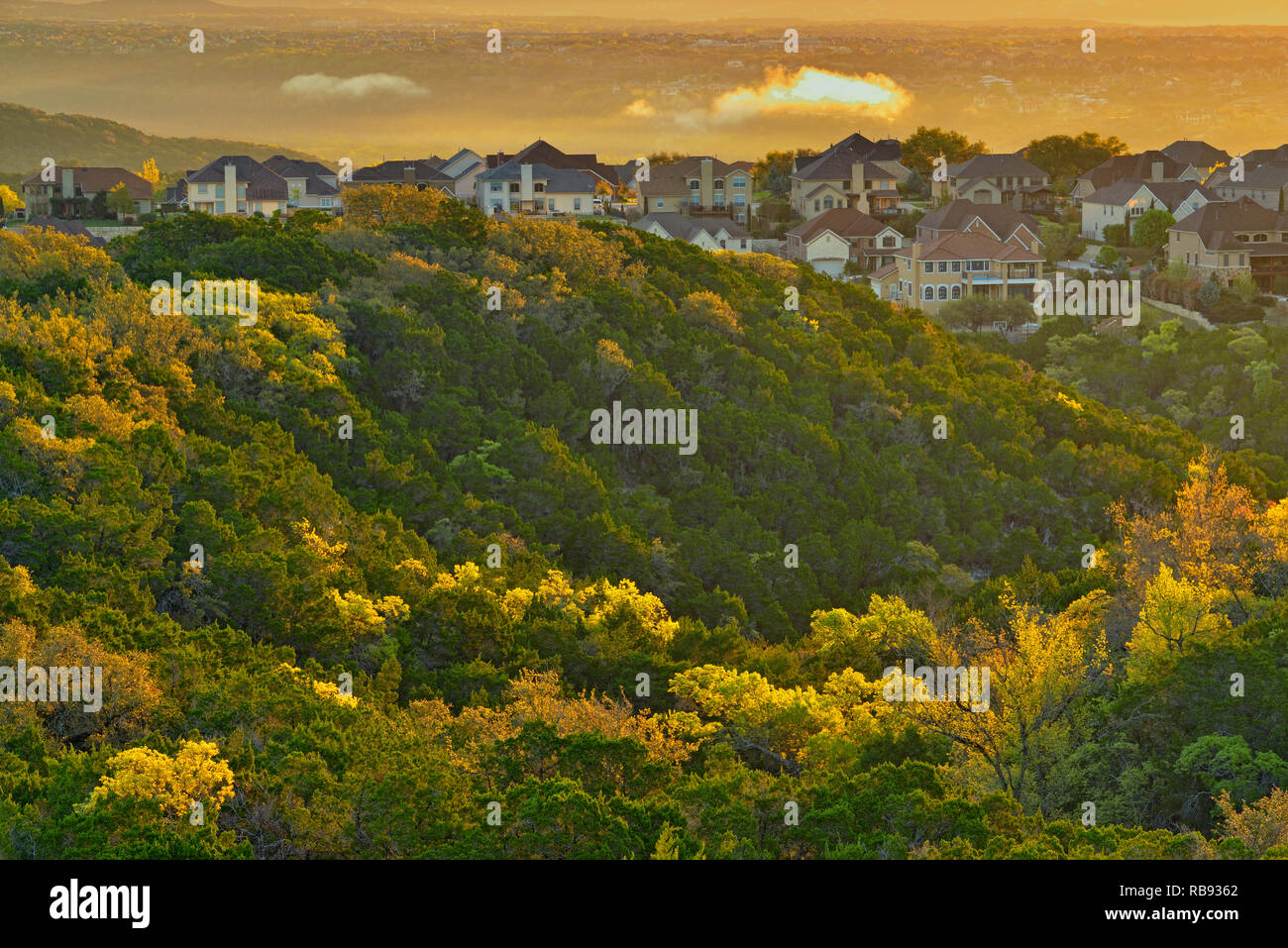 Hill Country with Residential suburban dwellings, Austin, Texas, USA Stock Photo