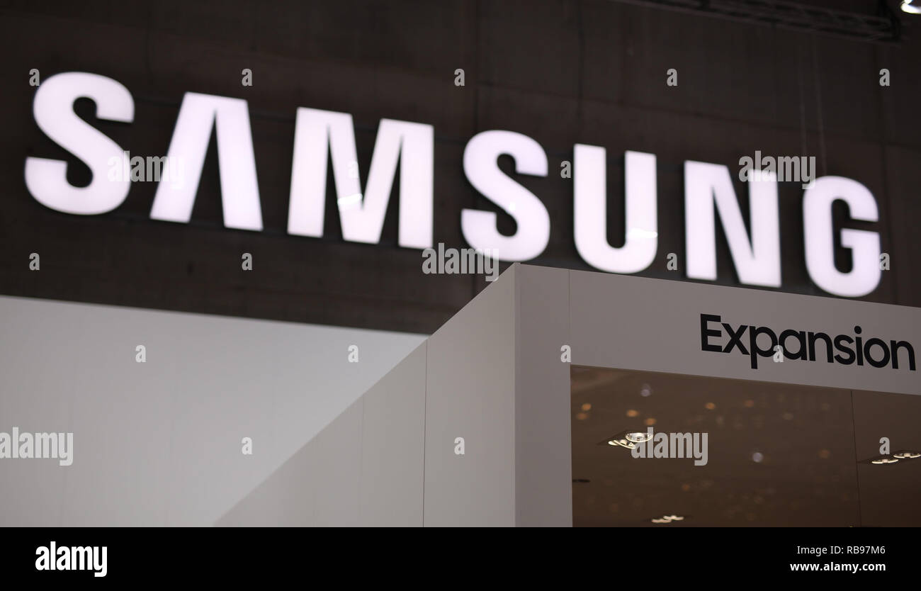 Berlin, Germany. 2nd Sep, 2016. The logo of Korean manufacturer Samsung, photographed at the Internationale Funk-Ausstellung IFA 2016 in Berlin, Germany, 2 September 2016. Due to overheating batteries and danger of fire, SDamsung calls back the new model. PHOTO: JANNIS MATTAR/dpa | usage worldwide Credit: dpa/Alamy Live News Stock Photo