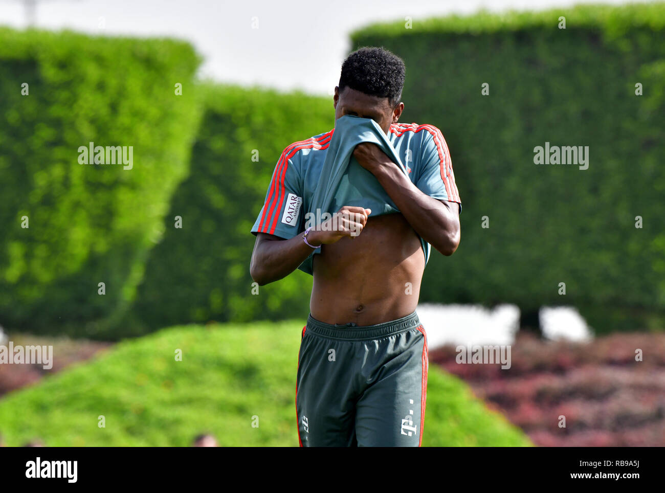 Doha, Qatar. 08th Jan, 2019. Soccer: Bundesliga. David Alaba of FC Bayern  Munich, the Bundesliga soccer team, wipes sweat from his face during a  morning practice session. FC Bayern will stay in