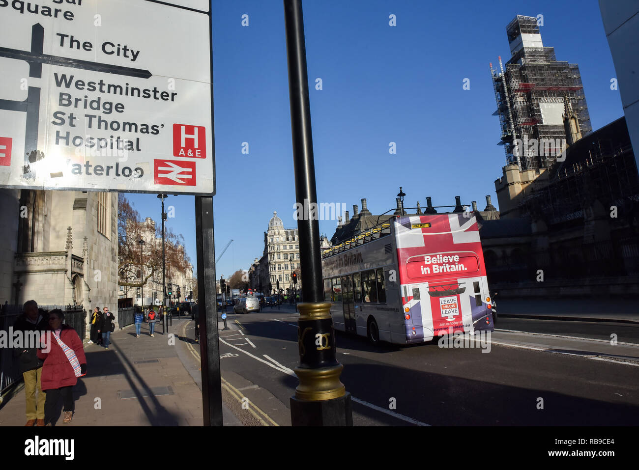 Houses of Parliament, London, UK. 8th Jan, 2019. Groups supporting and opposing Brexit opposite the houses of Parliament. Credit: Matthew Chattle/Alamy Live News Stock Photo