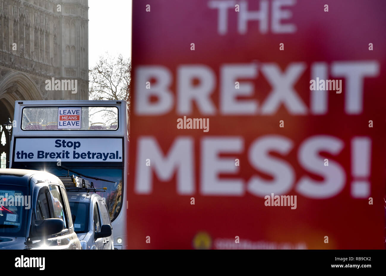 Houses of Parliament, London, UK. 8th Jan, 2019. Groups supporting and opposing Brexit opposite the houses of Parliament. Credit: Matthew Chattle/Alamy Live News Stock Photo