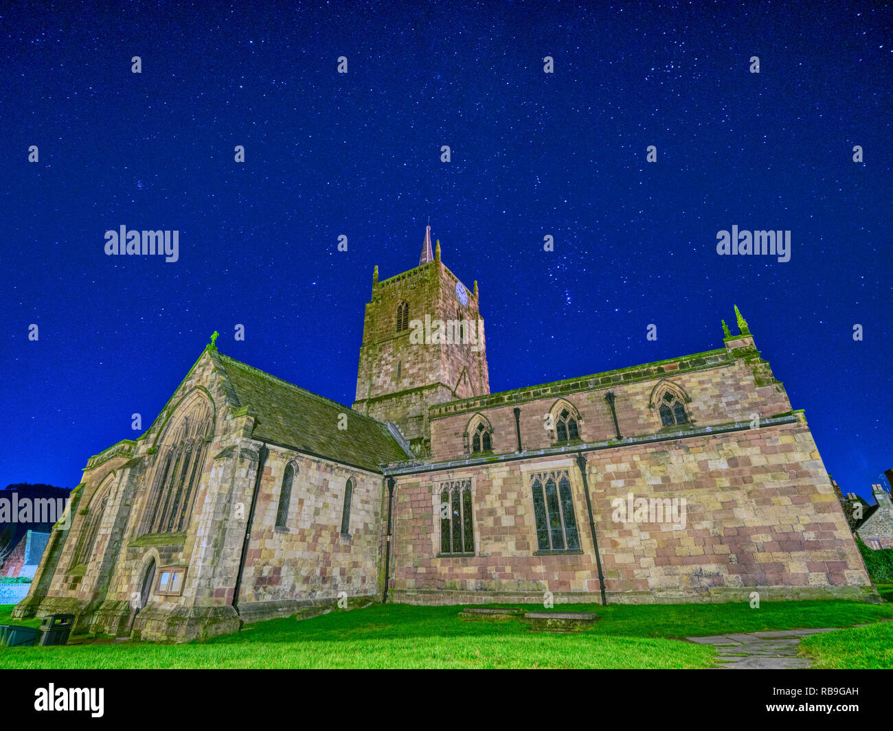 Wirksworth, Derbyshire, Peak District, UK. 8th January, 2019. UK Weather: cold clear stars in the night sky St. Mary's Church, Wirksworth, Derbyshire, Peak District Credit: Doug Blane/Alamy Live News Stock Photo