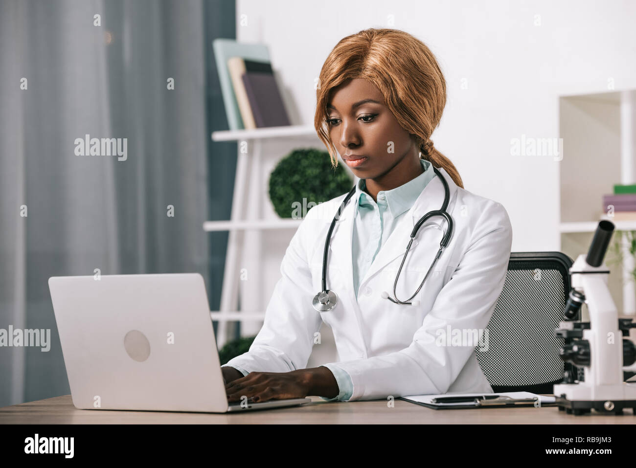 Female gp computer hi-res stock photography and images - Alamy
