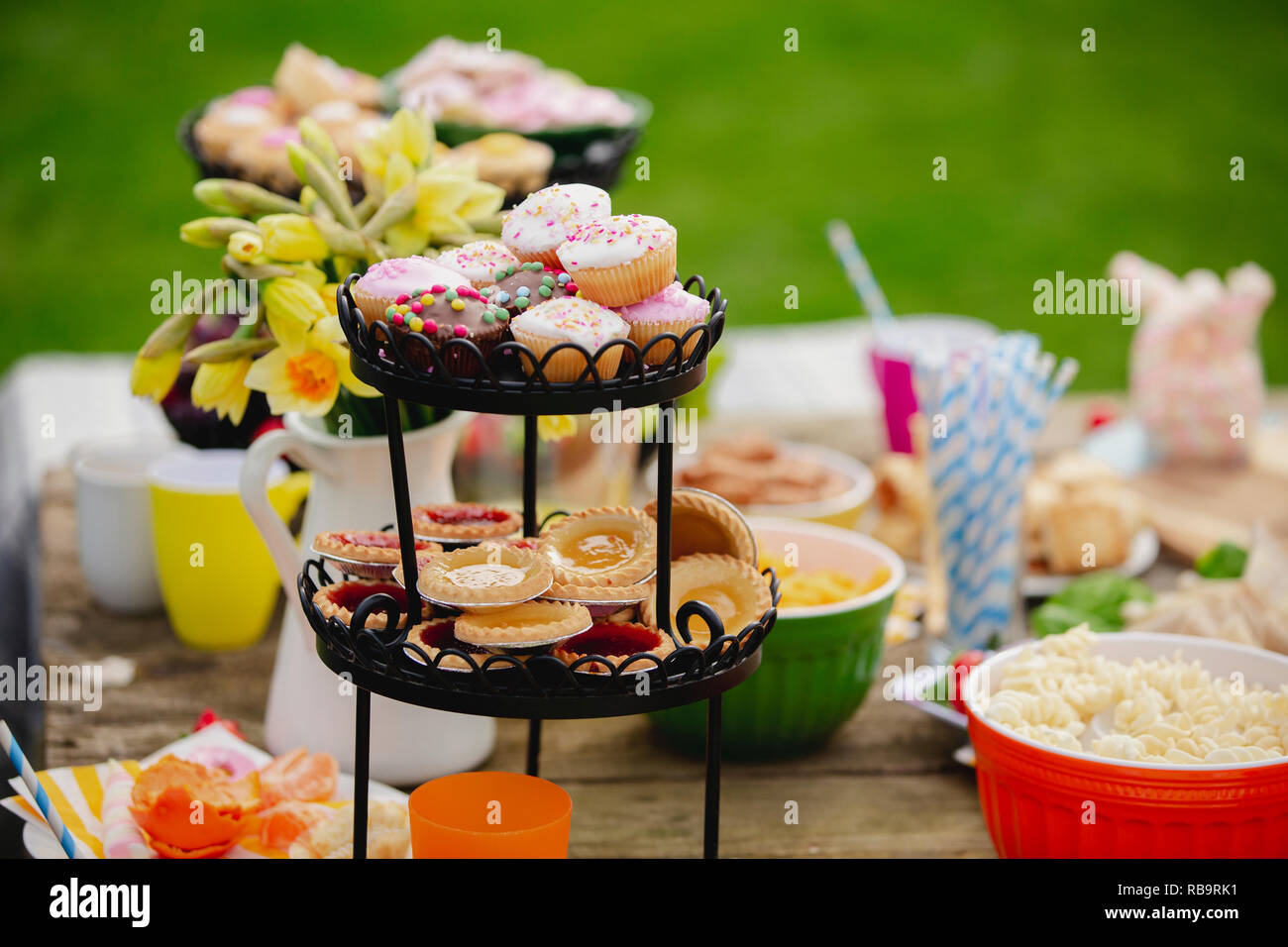 Food on picnic close hi-res stock photography and images - Alamy