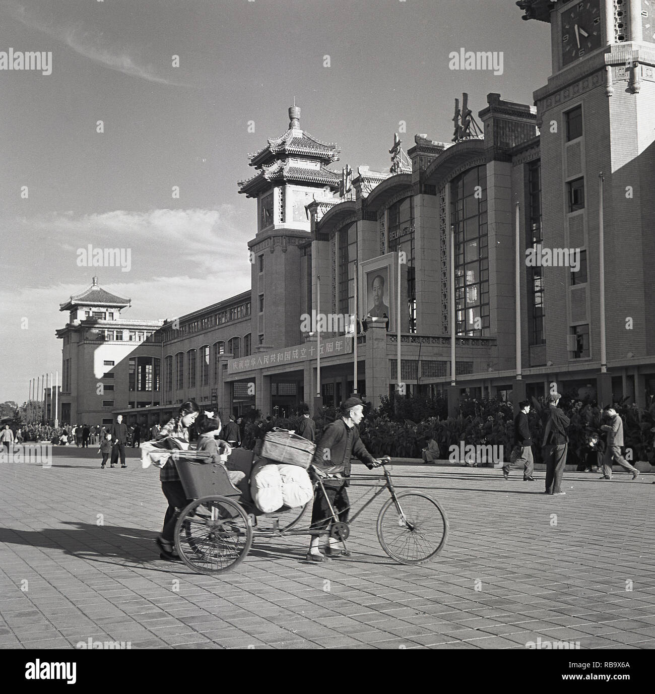 Résultat de recherche d'images pour "china mao bicycle black white"
