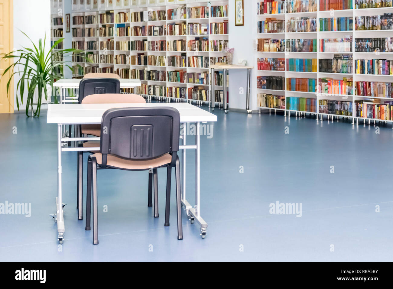 Library tables empty hi-res stock photography and images - Alamy