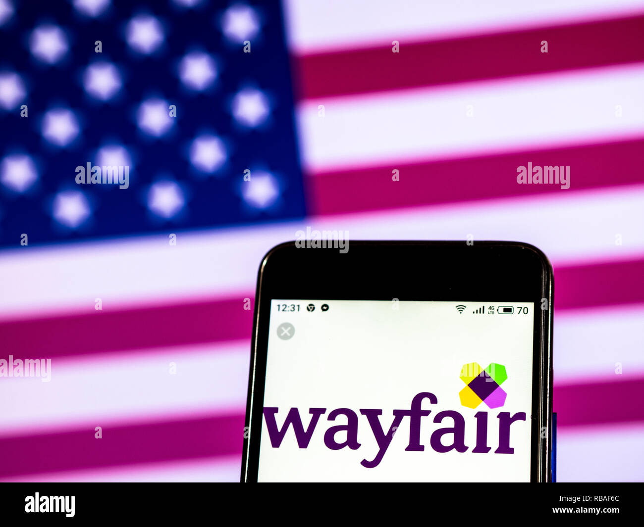 Wayfair logo hi-res stock photography and images - Alamy