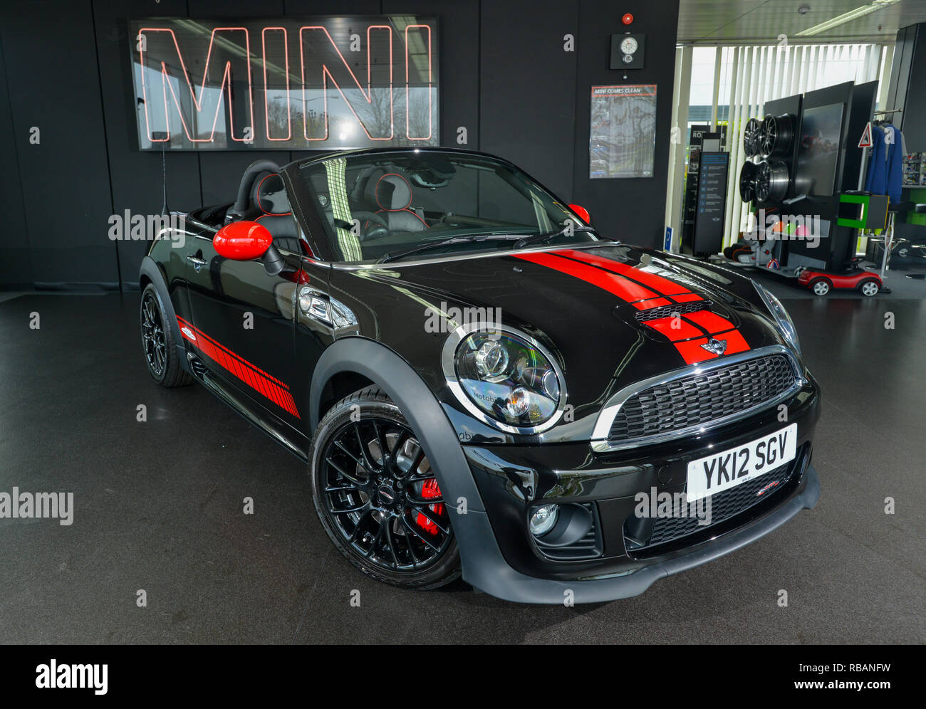 Black on Black Mini-Cooper  Black mini cooper, Mini cooper, Mini