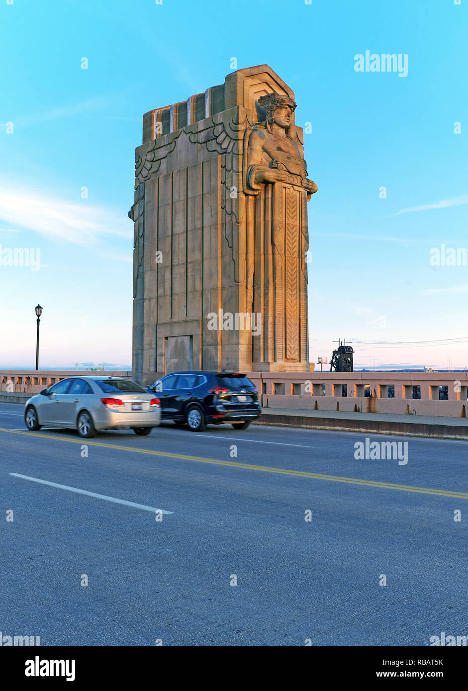 Cars cross the Hope Memorial Bridge in Cleveland, Ohio, USA which is lined with Art-Deco style sandstone pylons representing Guardians of Traffic. Stock Photo