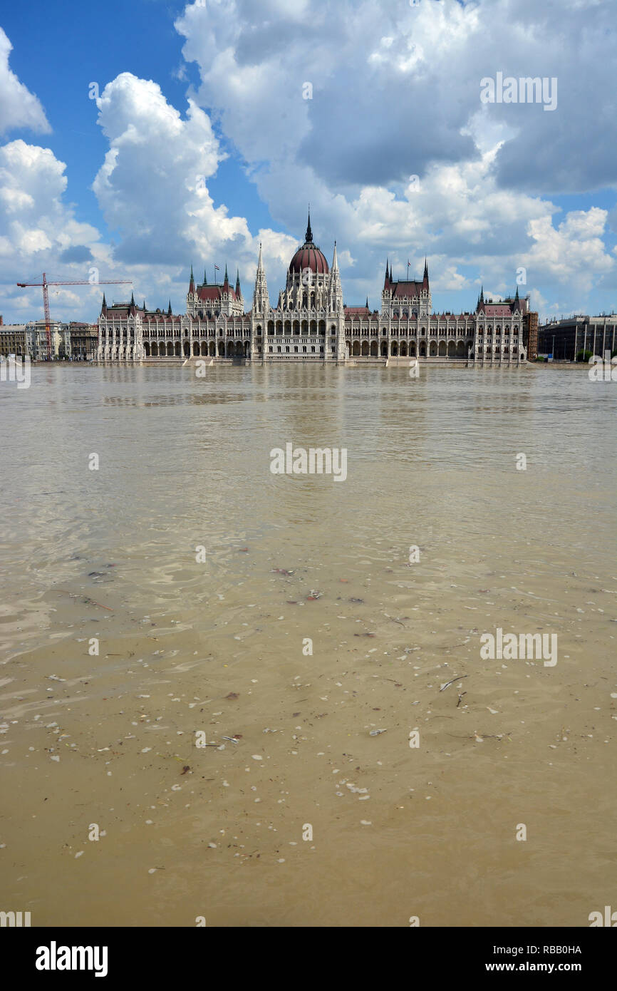 Danube River Flood In Budapest Hungary Arviz A Dunan Budapesten Stock Photo Alamy