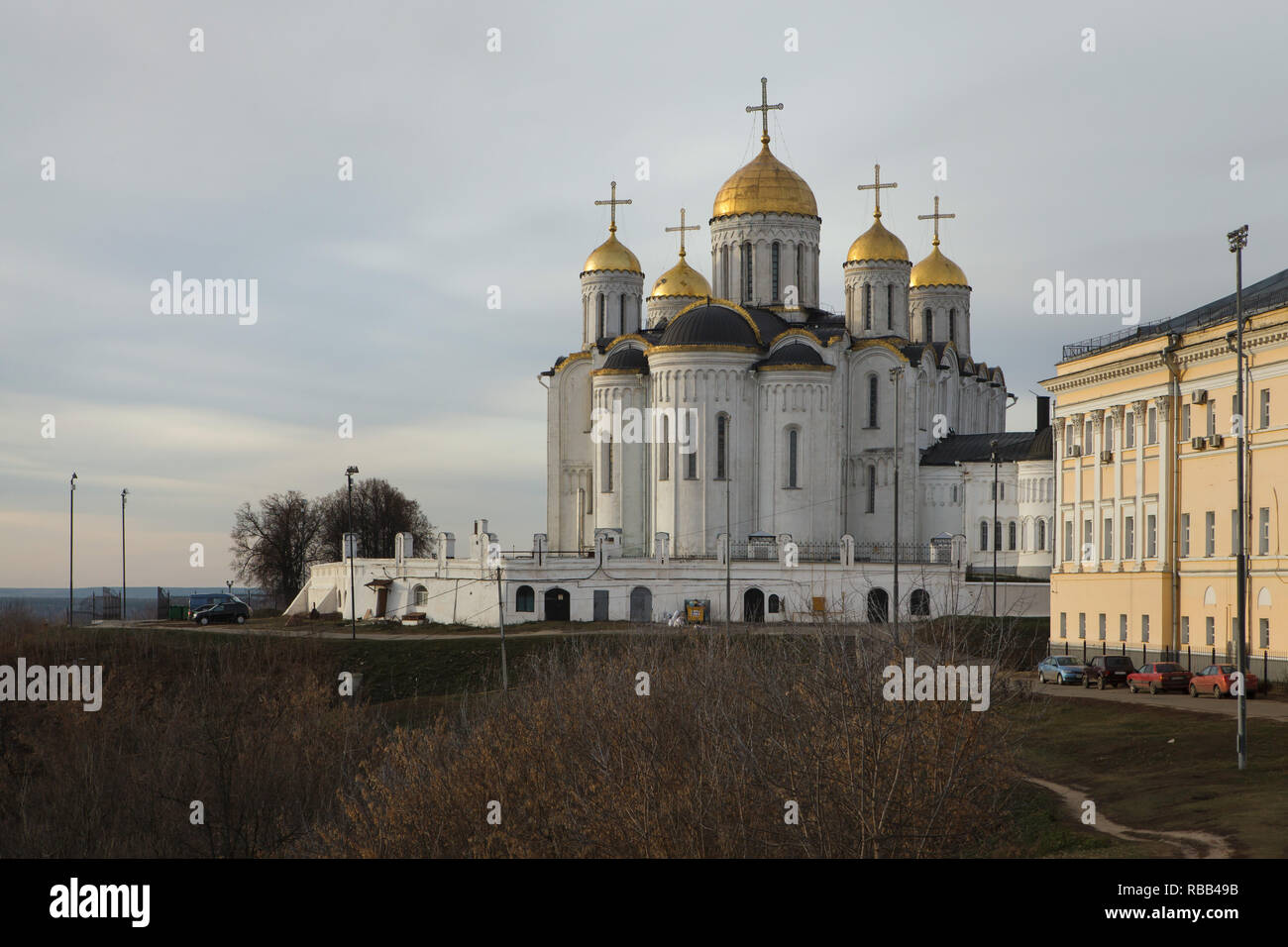 Dormition Cathedral in Vladimir, Russia. The yellow building at the right is the former building of the local government office (prisutstvennoye mesto), now housing the picture gallery of the Vladimir-Suzdal Museum. Stock Photo
