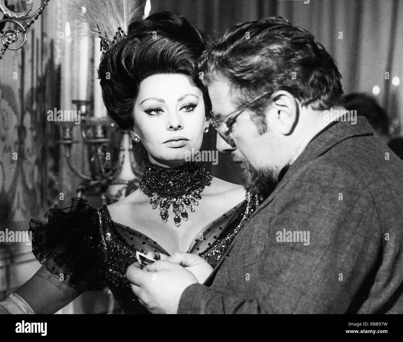 peter ustinov, sophia loren, lady l, 1965 Stock Photo - Alamy