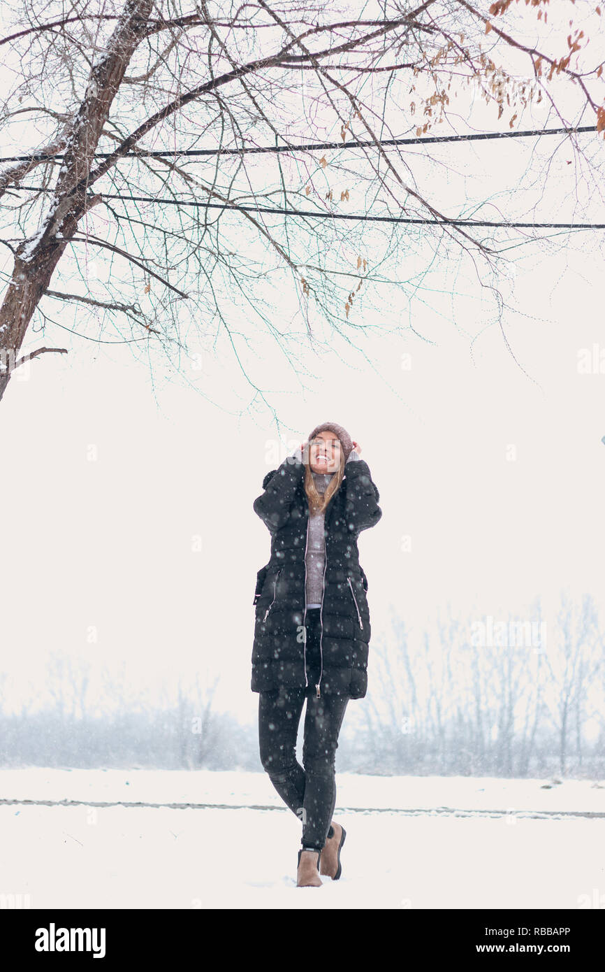 Attractive elegant woman in winter hi-res stock photography and images ...