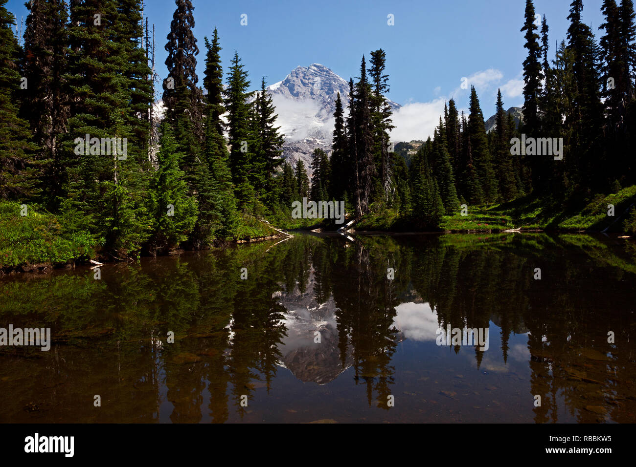 WASHINGTON - Mirror Lake reflecting Mount Rainier located off the ...