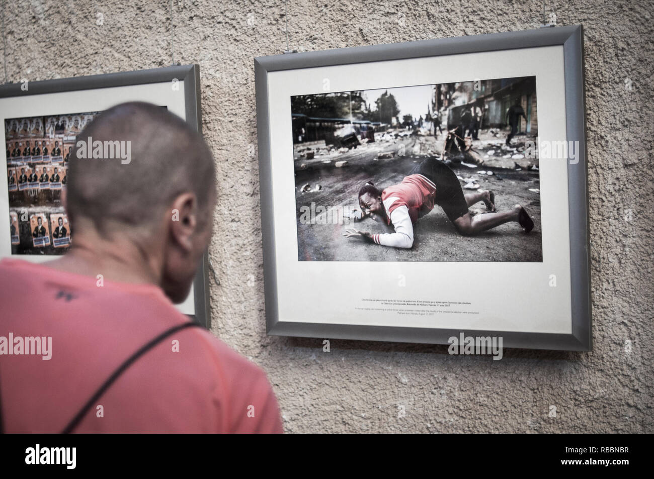 Perpignan, France, Tourists Visiting in 'Visa Pour l'Image' Photojournalism Festival Photography Gallery Exhibition Stock Photo