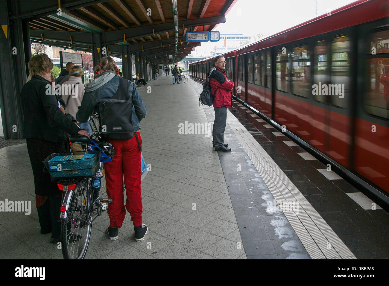 Berlin Metro station - S-Bahn Station, Berlin, Germany Stock Photo - Alamy