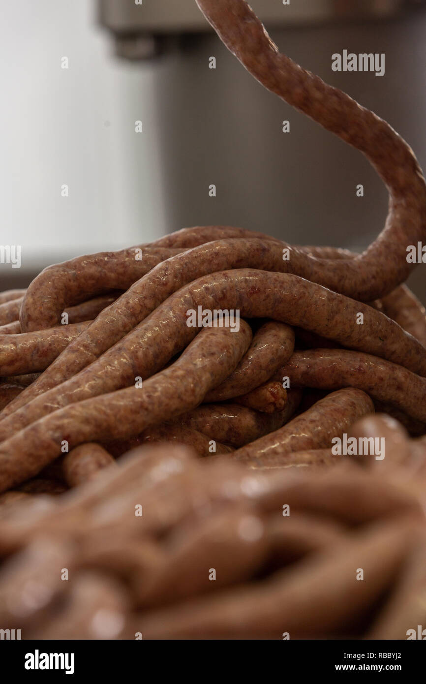 Butcher preparing gluten free sausages at the Gog Farm Shop, Stapleford, Cambridge, Cambridgeshire Stock Photo