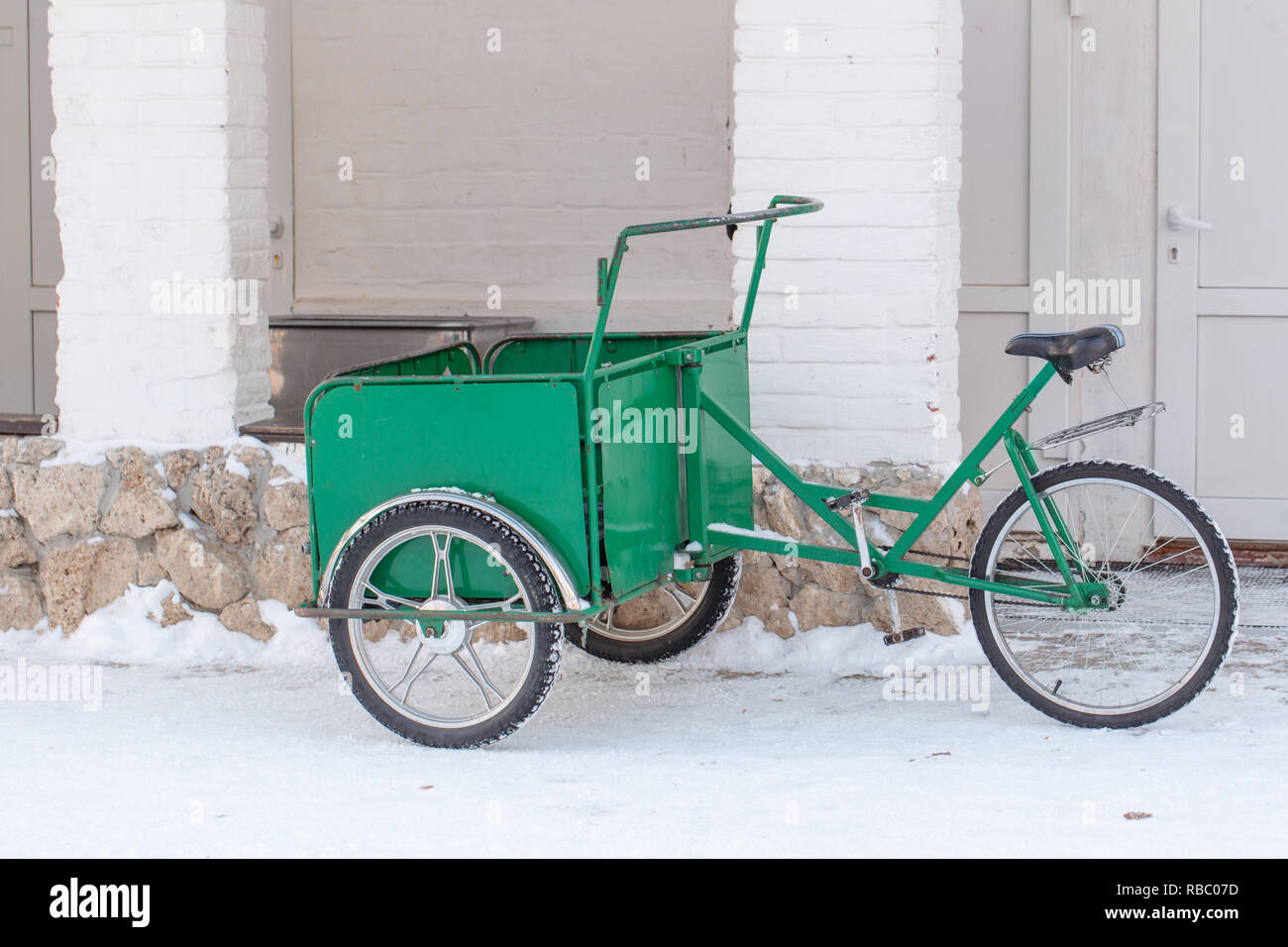 Amsterdam The Netherlands Winter Green Trolley On A Bicycle Stands On White Snow Stock Photo Alamy