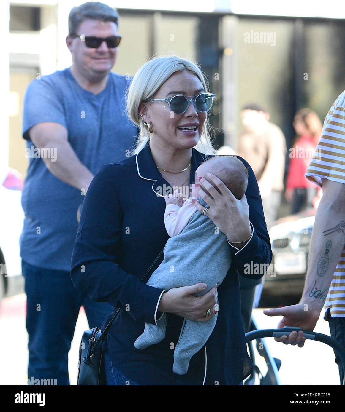 Hilary Duff works amid daughter Mae's hand, foot and mouth disease, image size:1162x1390
