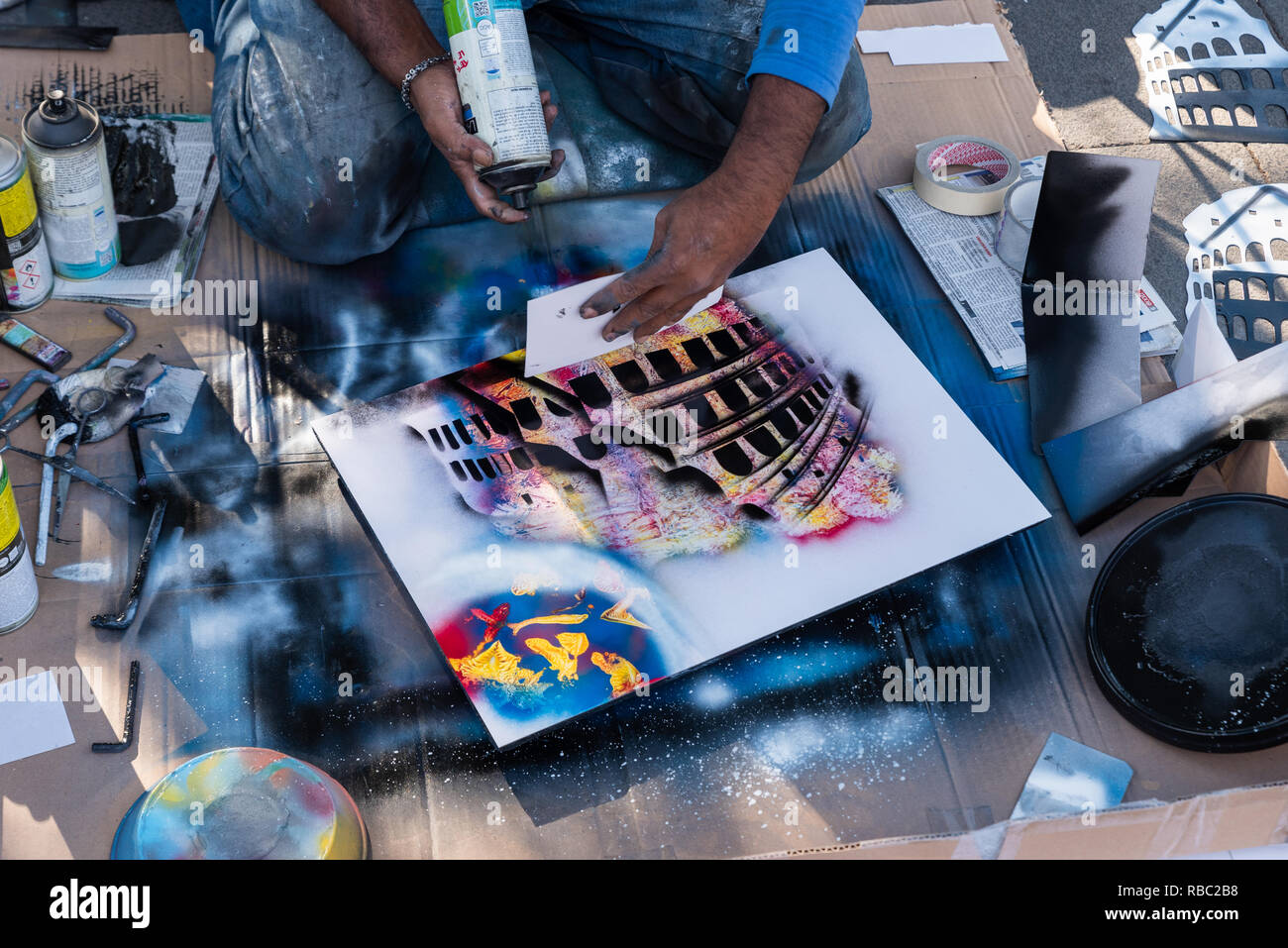 Man holding can spray paint hi-res stock photography and images - Alamy