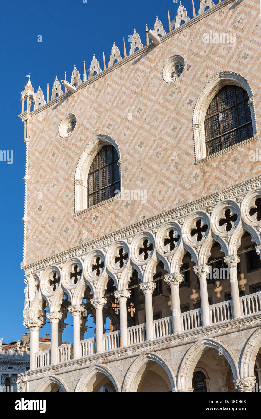 Facade famous doges palace hi-res stock photography and images - Alamy