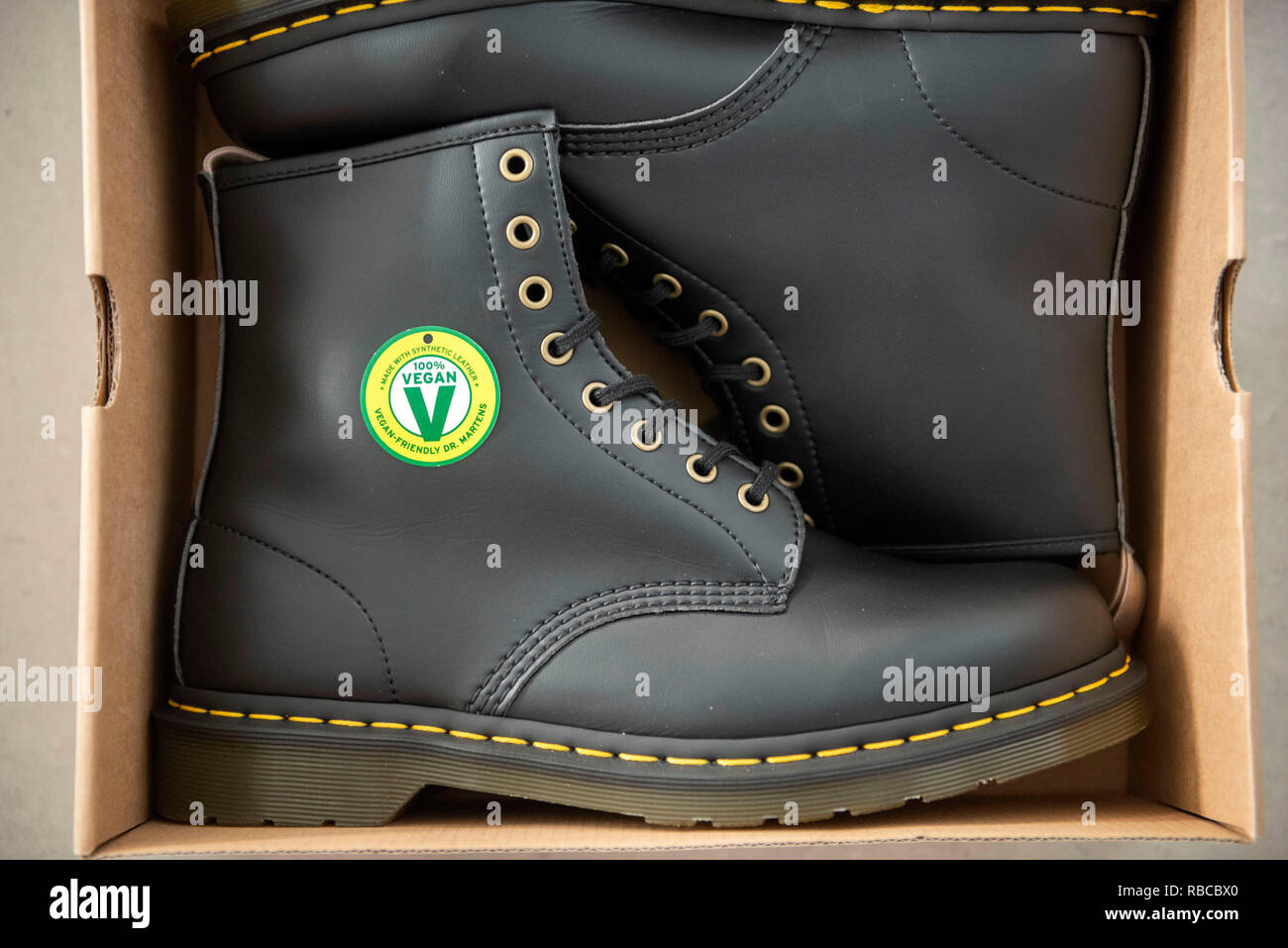 caja vegan shoes