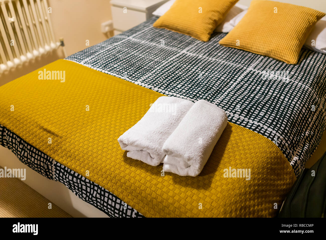 New Clean Double Queen Bed Comforter With Decorative Yellow Orange