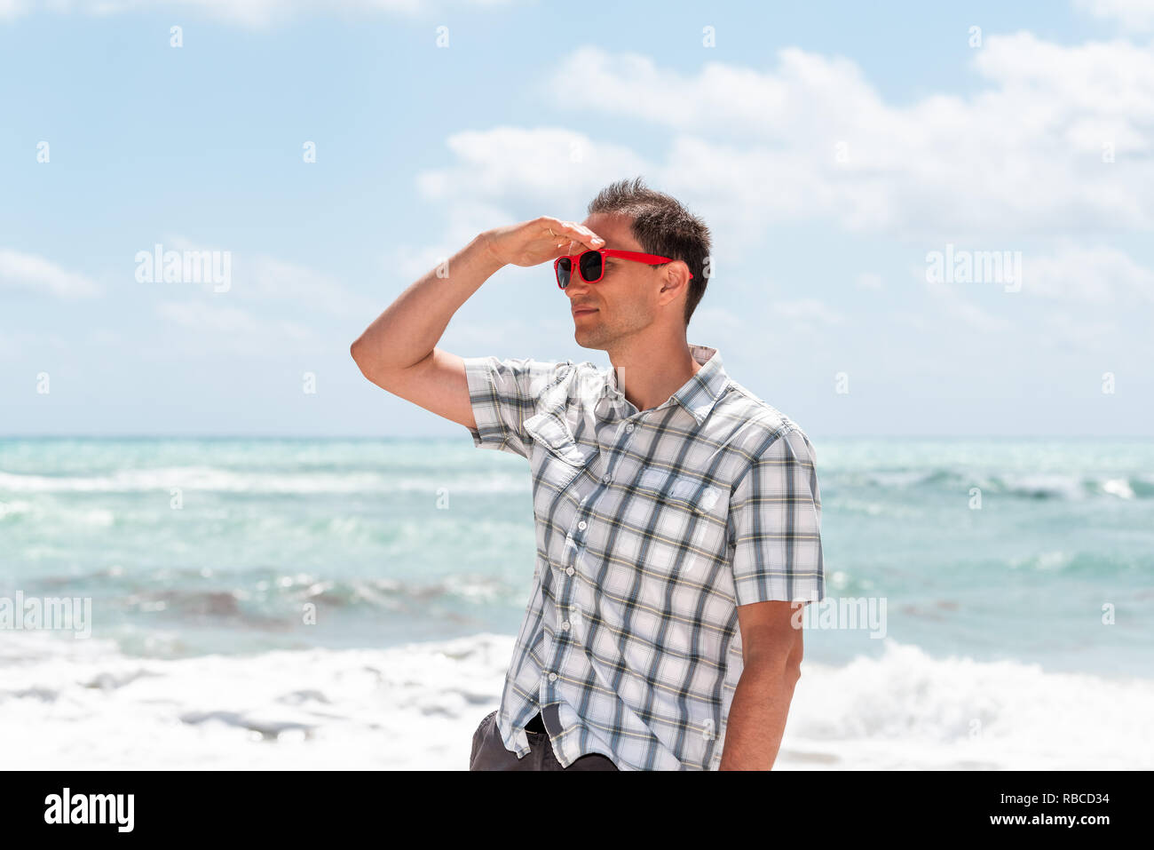 Covering eyes from sun hires stock photography and images Alamy
