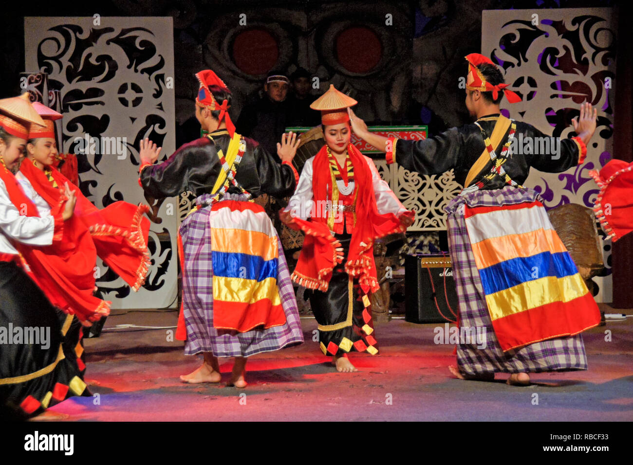 Malay (Melayu) dance performance, Sarawak Cultural Village, Kuching, Sarawak (Borneo), Malaysia Stock Photo