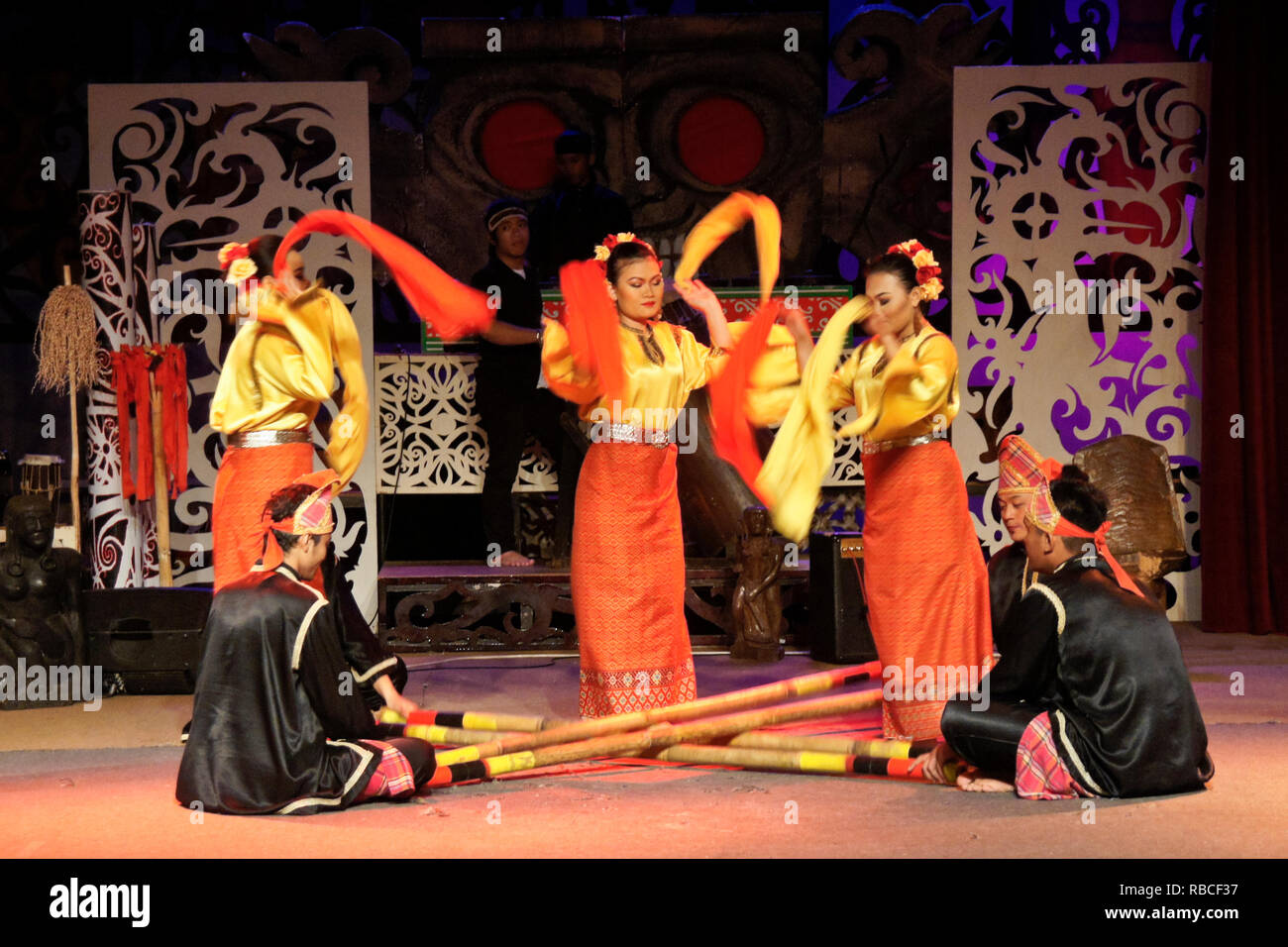 Malay (Melayu) dance performance, Sarawak Cultural Village, Kuching, Sarawak (Borneo), Malaysia Stock Photo