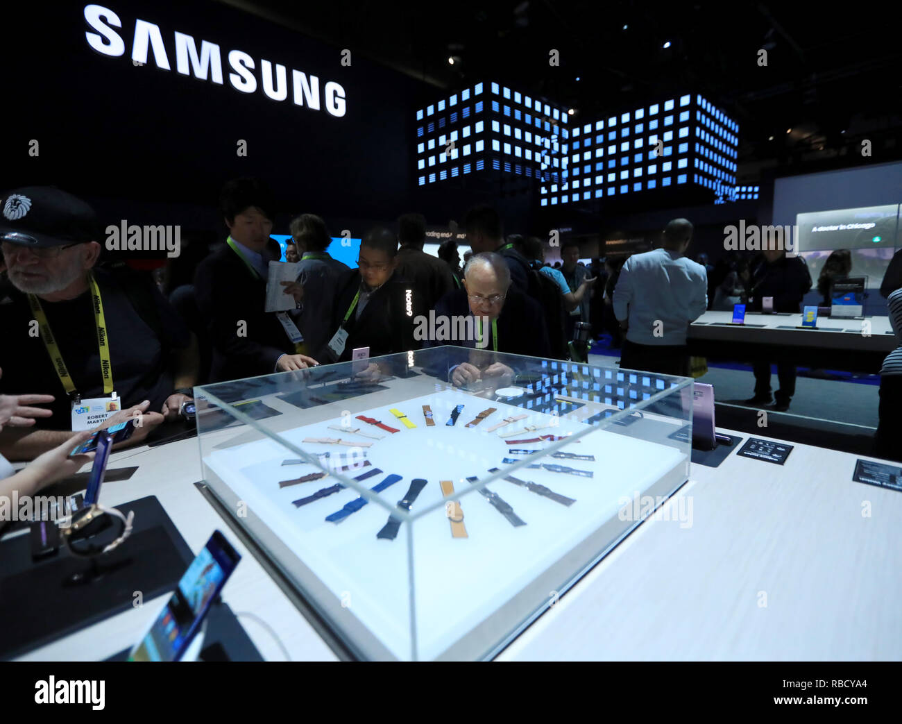 Las Vegas, USA. 8th Jan, 2019. People visit Samsung's booth during the Consumer  Electronics Show (CES) in Las Vegas, the United States, Jan. 8, 2019. The  annual CES kicked off Tuesday in