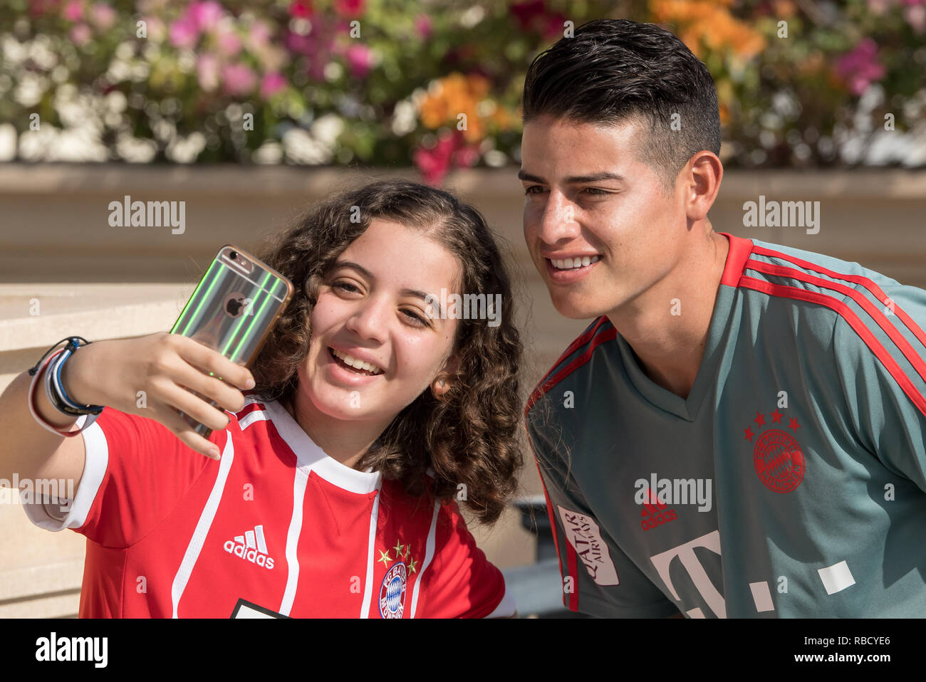 Doha, Qatar. 09th Jan, 2019. Soccer: Bundesliga, training camp FC Bayern Munich: James Rodriguez has himself photographed with a young female fan before the start of the morning practice session. FC Bayern will stay in the desert city until 10.01.2019 for their training camp. Credit: Peter Kneffel/dpa - IMPORTANT NOTE: In accordance with the requirements of the DFL Deutsche Fußball Liga or the DFB Deutscher Fußball-Bund, it is prohibited to use or have used photographs taken in the stadium and/or the match in the form of sequence images and/or video-like photo sequences./dpa/Alamy Live News Stock Photo