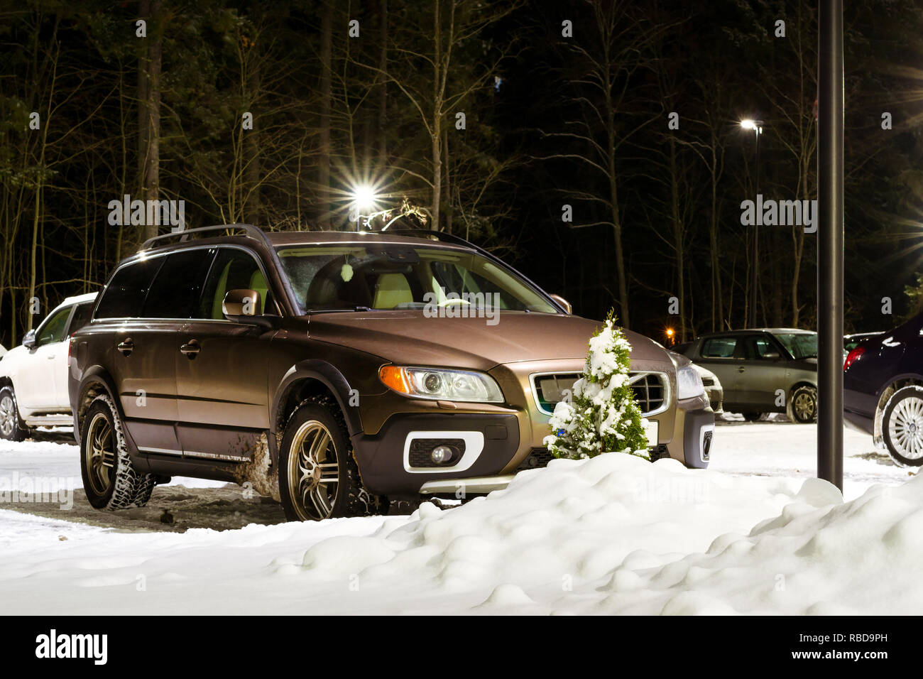 Snow-covered Swedish car brand Volvo XC60 station wagon parked in Parking lot. Severe Northern winter and snowy weather. Resort town in Ida-Virumaa, Narva Stock Photo