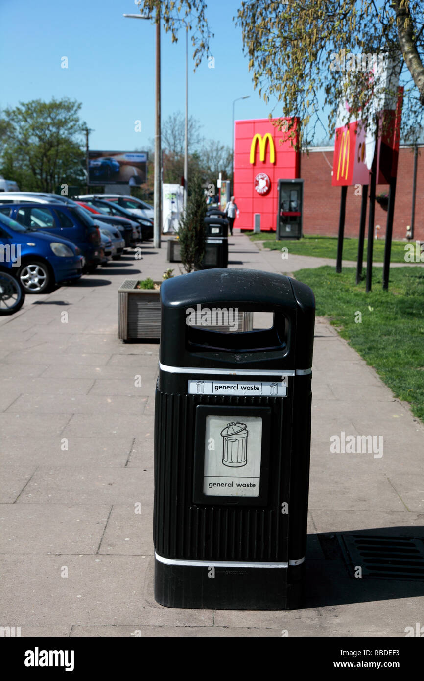 One of several general waste bins outside the entrance to the northbound M6 service station at Sandbach, Cheshire Stock Photo