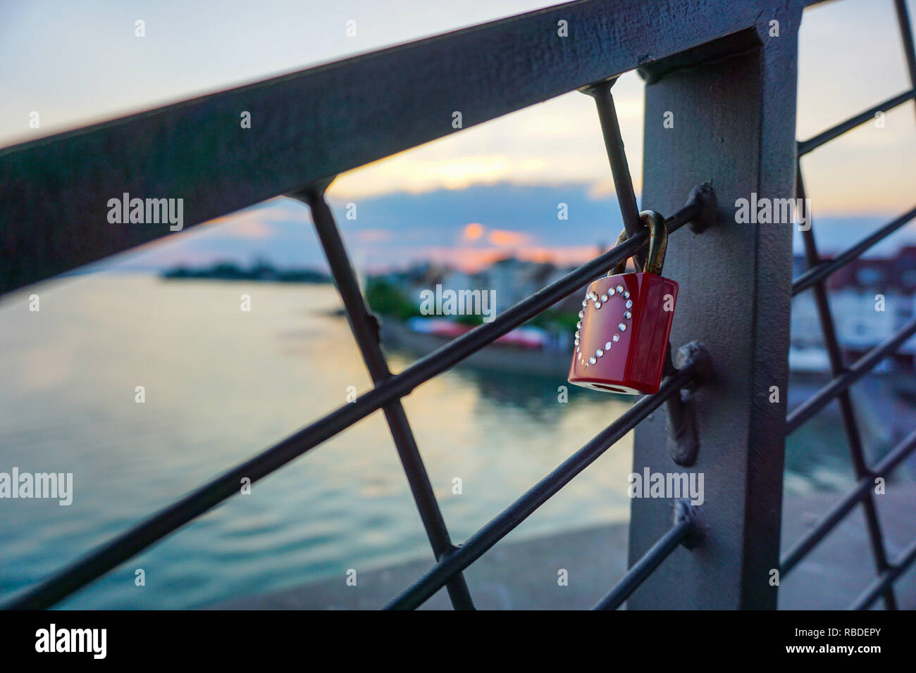 Red padlock with heart hanging on a railing of a bridge Stock Photo - Alamy