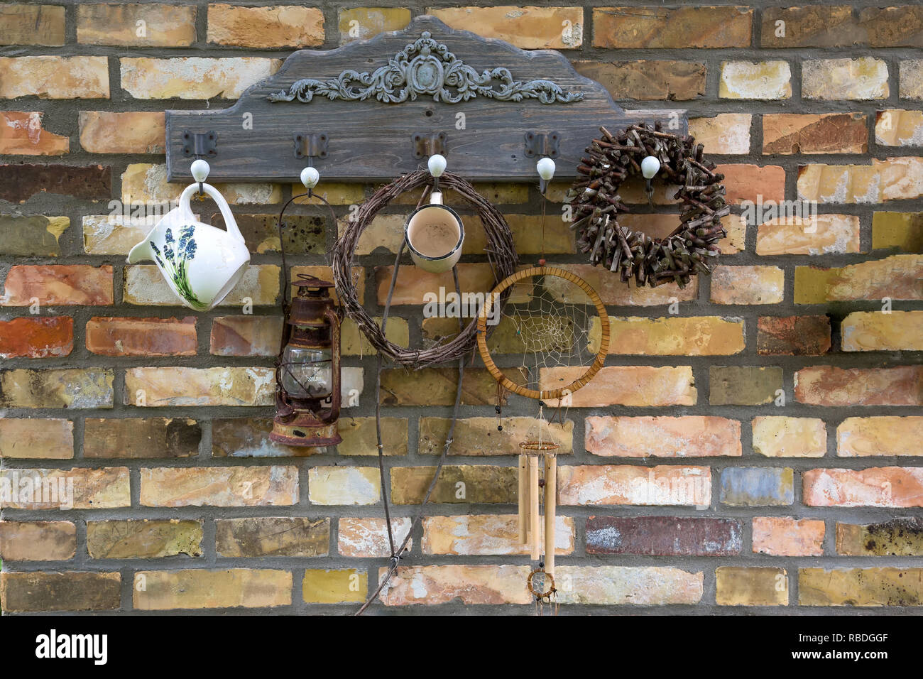 Old stone house wall hi-res stock photography and images - Alamy