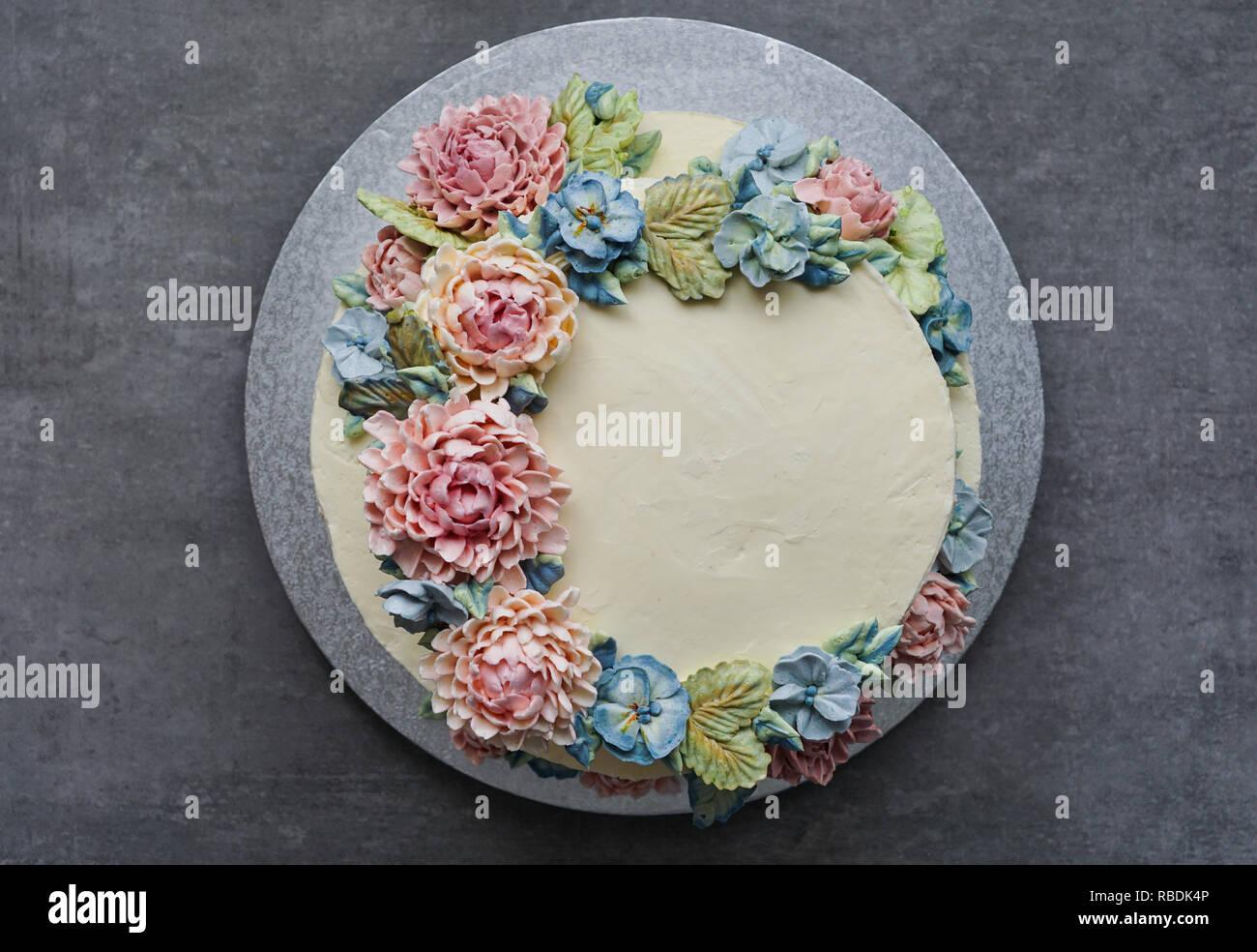 Happy birthday rose flowers cake hi-res stock photography and images ...
