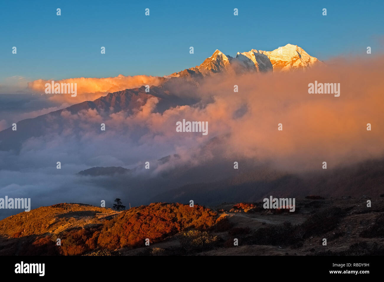 Sunset on the Langtang Himalayas from Laurebina on the Gosaikunda Trek, Nepal Stock Photo