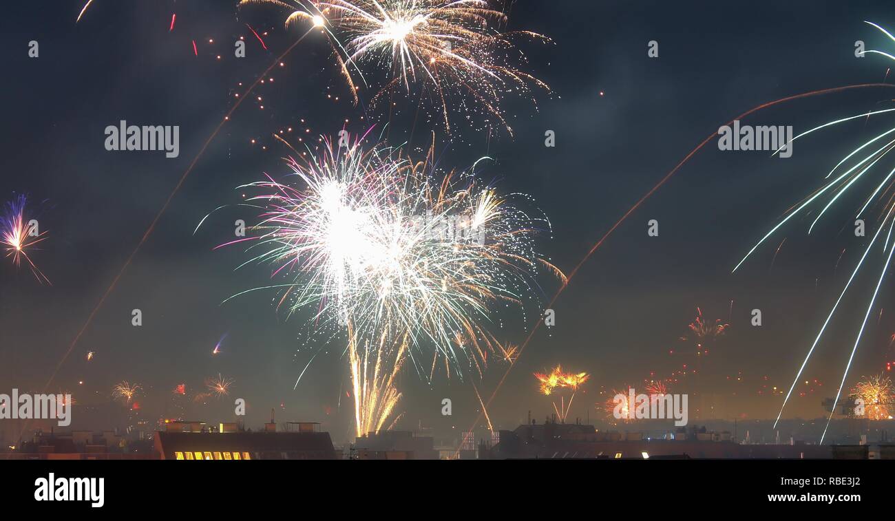 Vienna new year fireworks hires stock photography and images Alamy